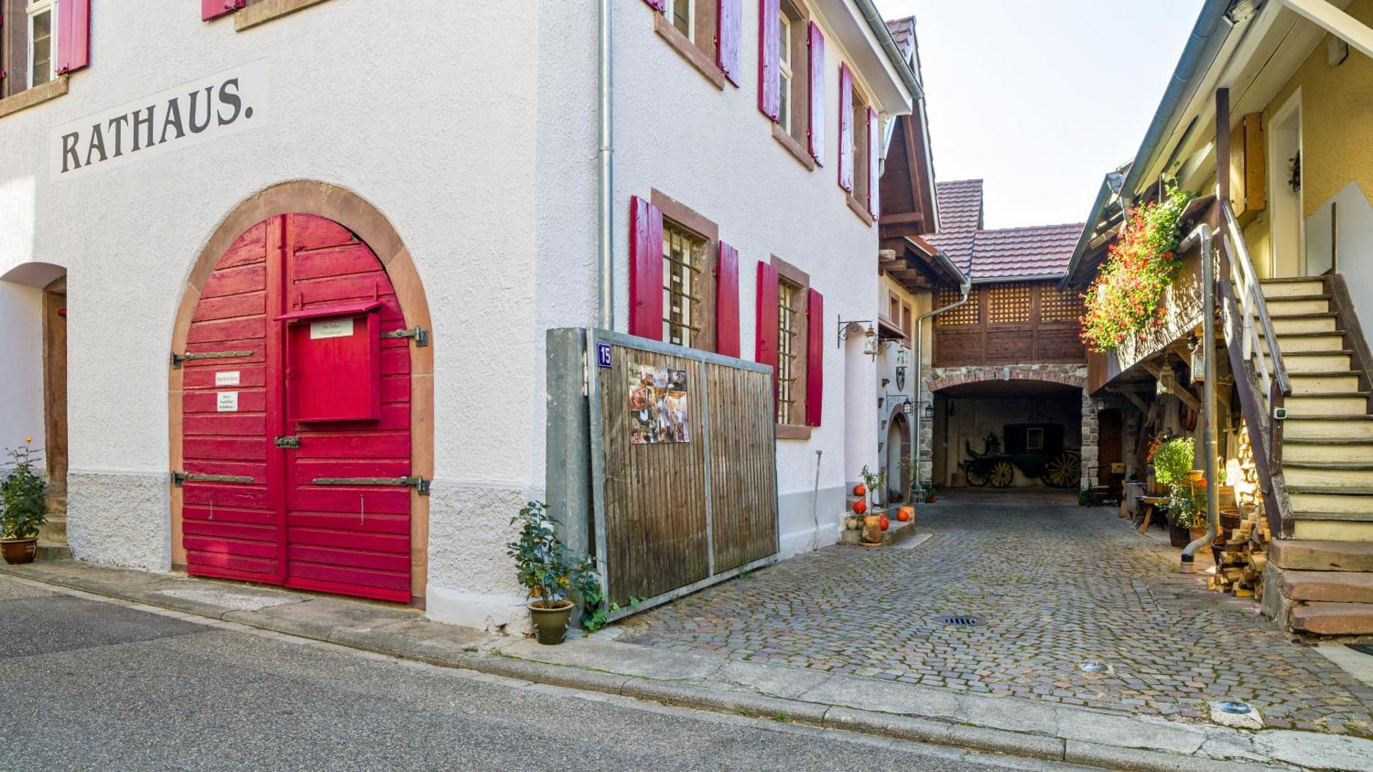 Ferienwohnungen Altes Rathaus Vogtsburg Exterior photo